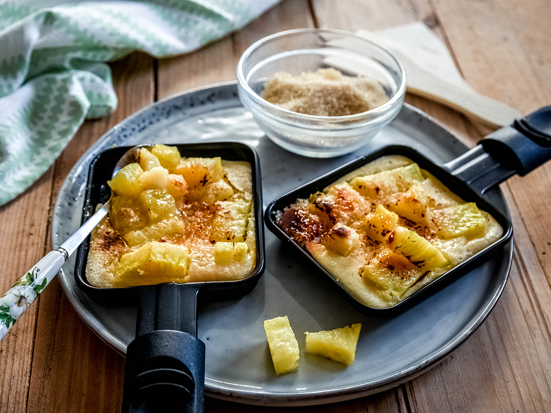 Raclette-Pfannkuchen mit gegrillter Ananas