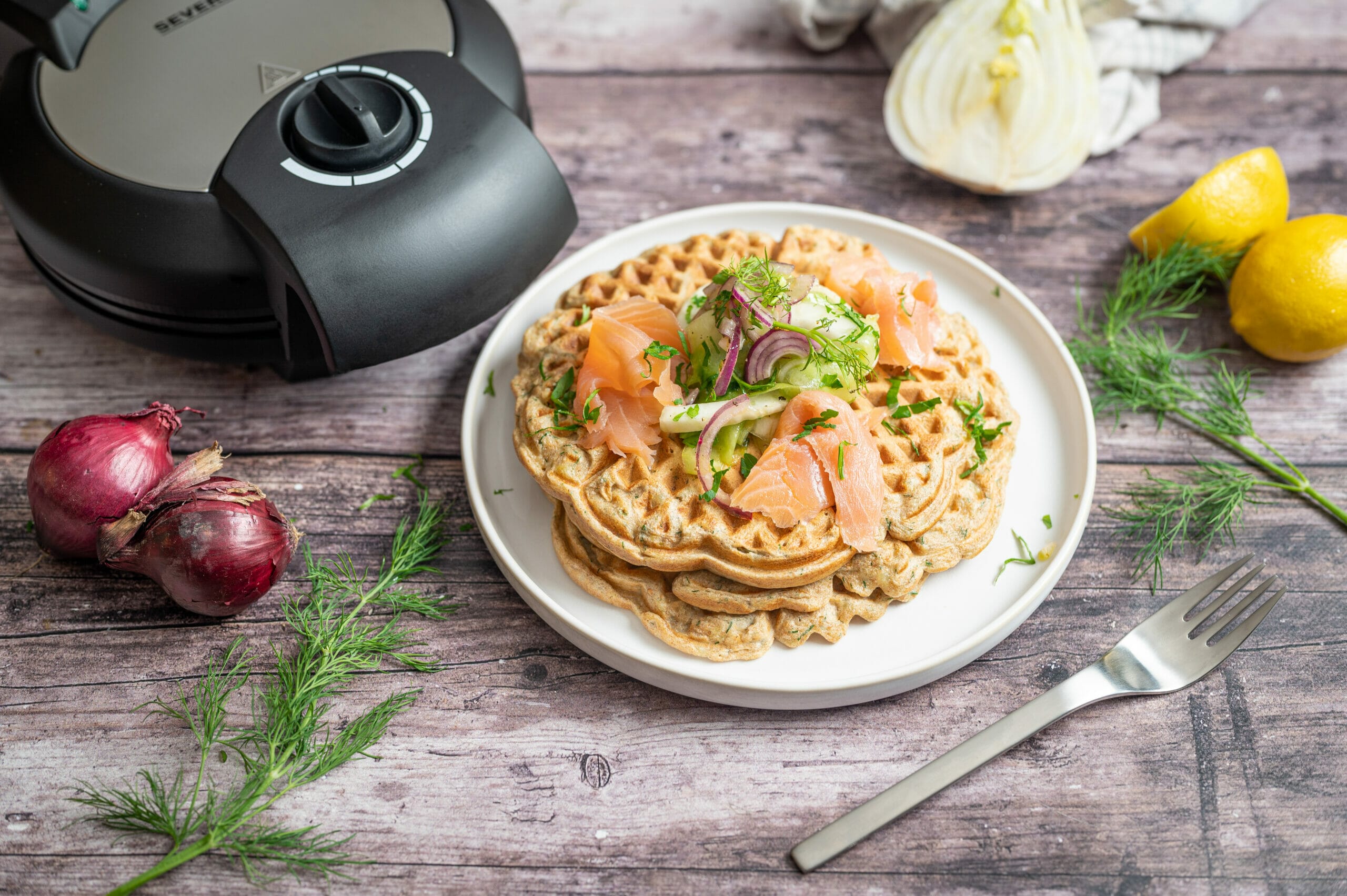 Kartoffelwaffeln mit Gurken-Fenchelsalat - SEVERIN (Official)