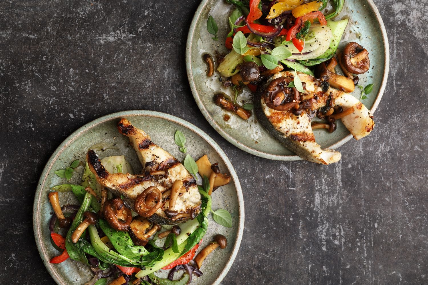 Gegrillter Wolfsbarsch mit Pak Choi Gemüse und Teriyaki-Pilzen ...