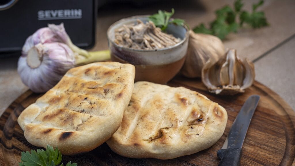 Fladenbrot mit selbstgemachter Knoblauch-Butter - SEVERIN (Official)