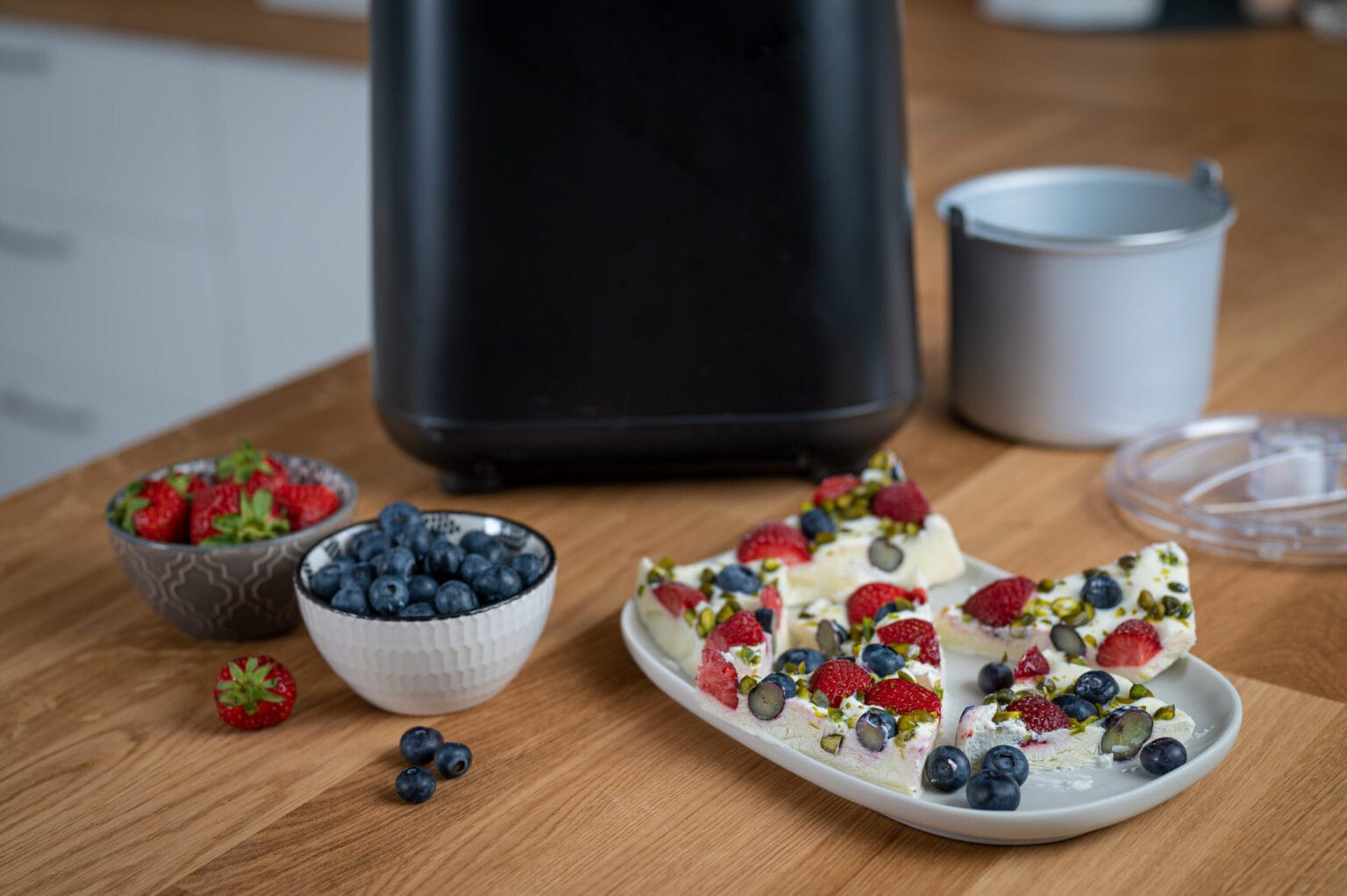 Frozen_Joghurt_Berry_Bites_2-scaled