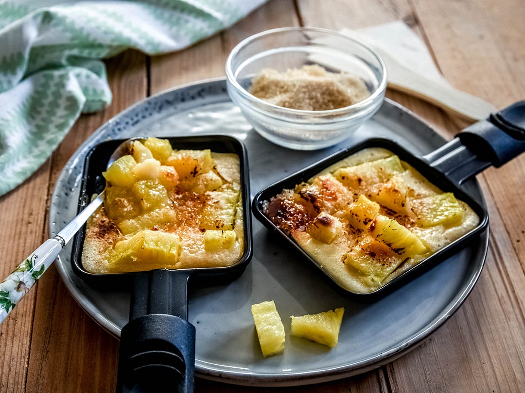 Vanillewaffeln mit Beerenketchup © falkemedia/Anne Gieseler Raclette-Pfannkuchen mit gegrillter Ananas