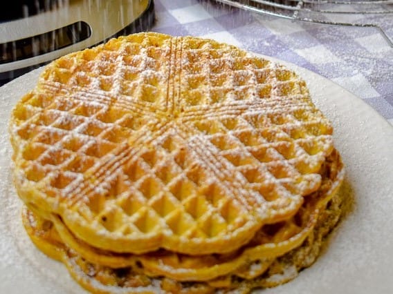 Kürbis-Waffeln mit Apfelkompott