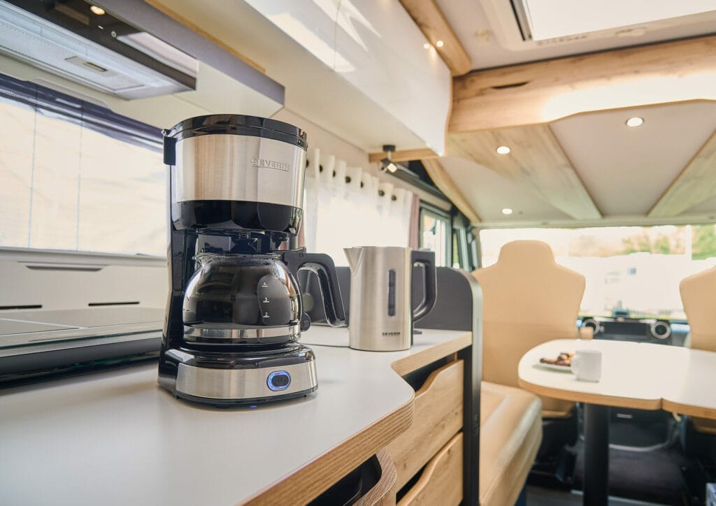 SEVERIN-Camping-Kaffeemaschine-KA-4808-Wasserkocher-WK-3647-scaled