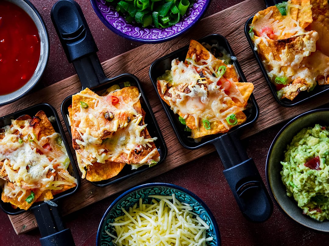 Hot cheese nachos from the raclette - Severin