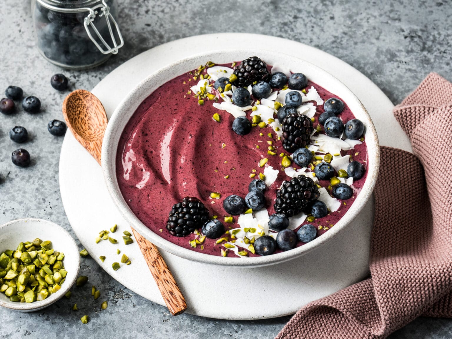 Smoothie_Bowl_Blaubeer_Banane-13-scaled