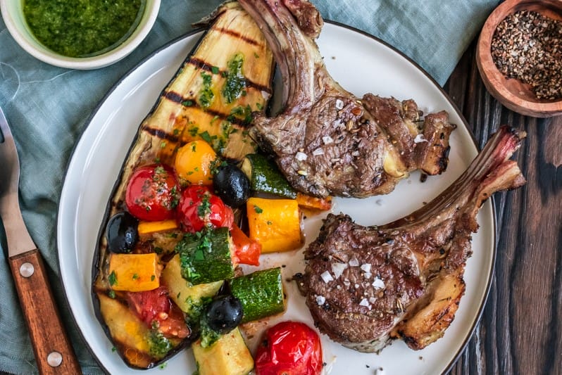 lammkotletts_grill_tomaten_auberginen_salat_800x1200-3193