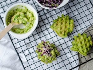 Vegane Spinatwaffeln mit Avocado