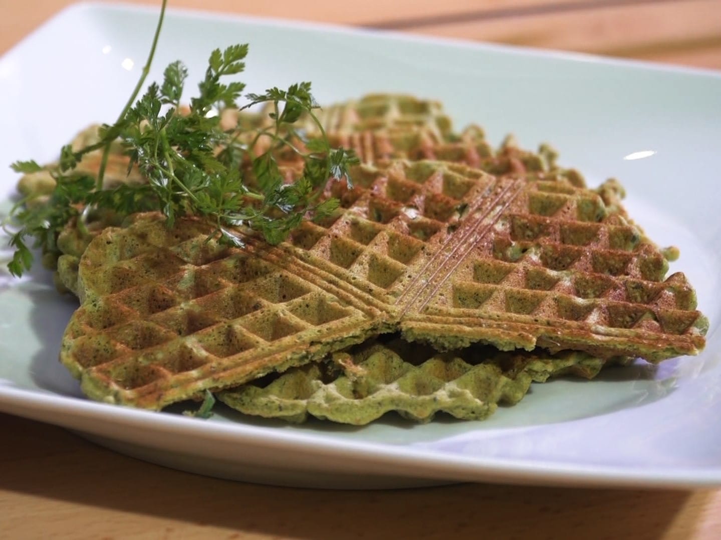 Würzige Wildkräuter-Waffeln
