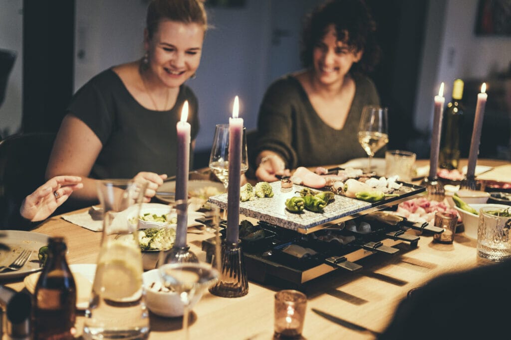 severin-raclette-und-fondue-rg-2373-raclette-mit-naturgrillstein-und-grill-platte-USP4